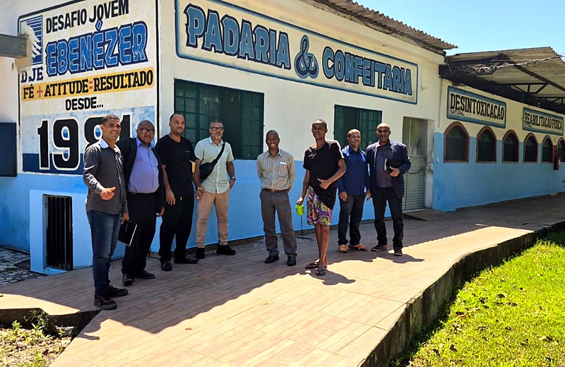 Visita da igreja ao Desafio Jovem Ebenezer