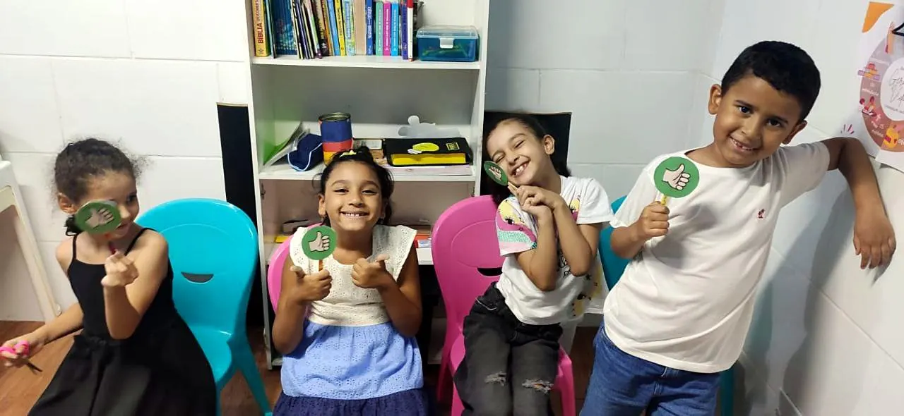 Crianças na sala do Geração Vida