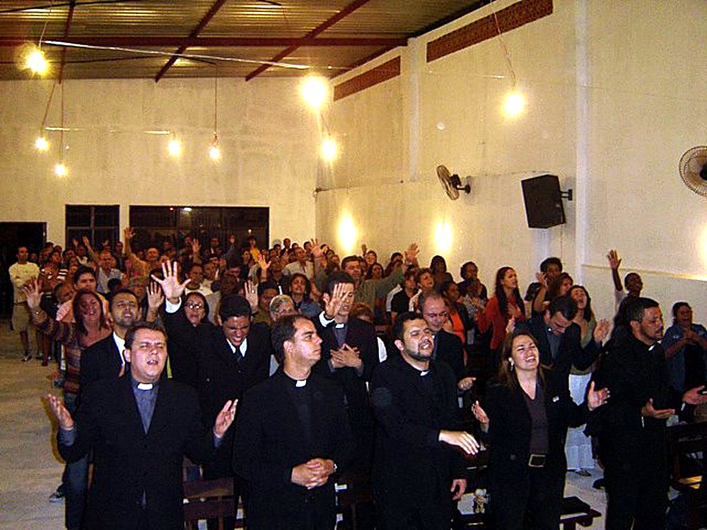 Primeiros cultos da igreja, ainda no espaço alugado